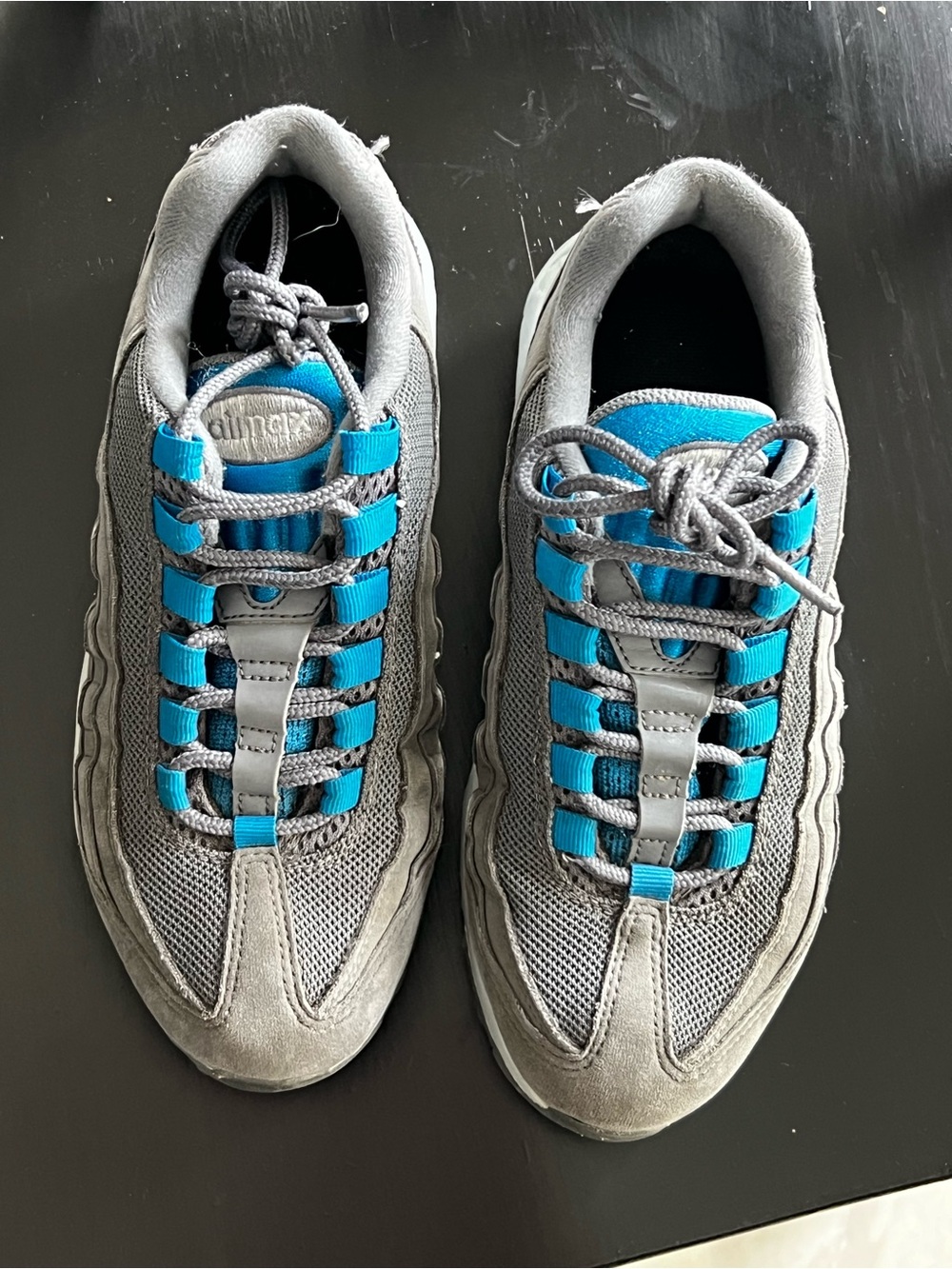 Woman’s NIKE AIRMAX 95 size 5.5